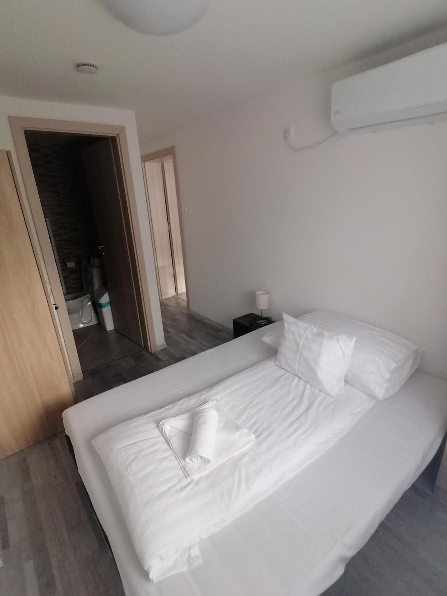 Farkas Villa Apartmanok Mórahalom Habitación foto